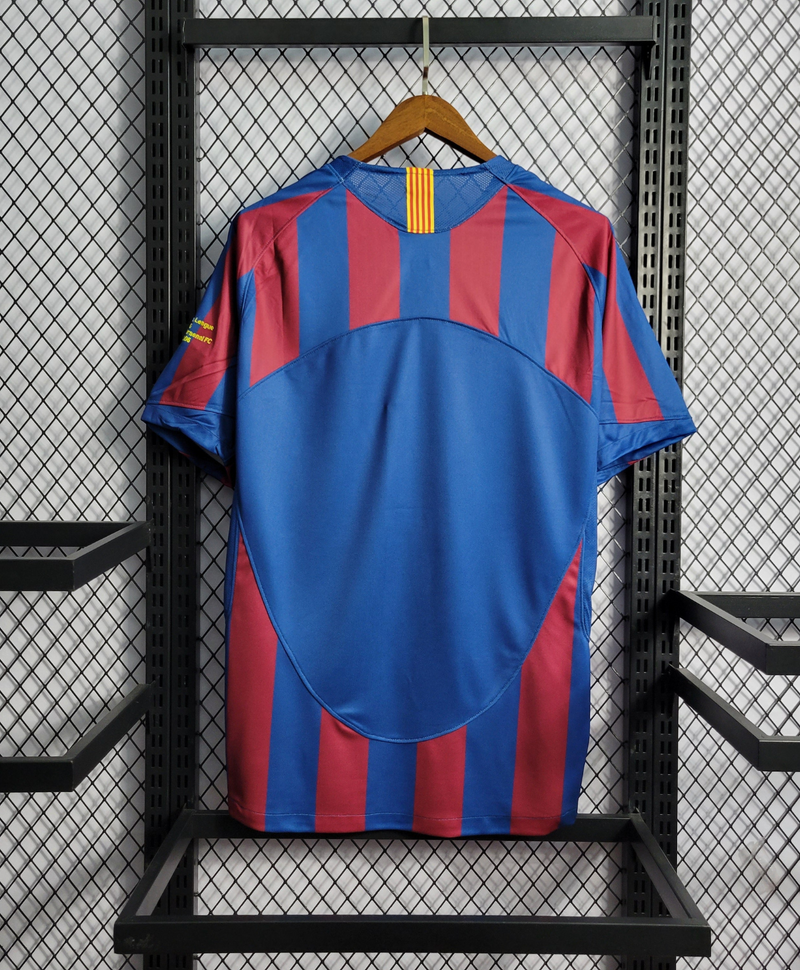 Camisa Barcelona Home 05/06 sn° Torcedor Masculina - Versão Retrô