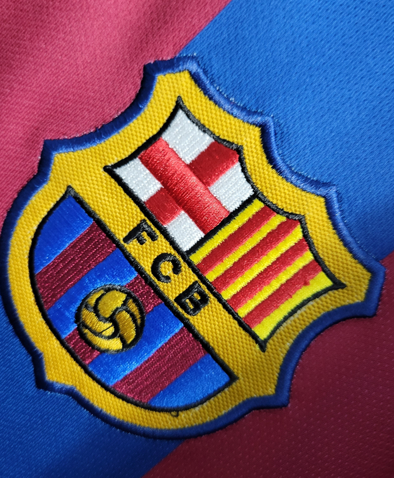 Camisa Barcelona Home 05/06 sn° Torcedor Masculina - Versão Retrô