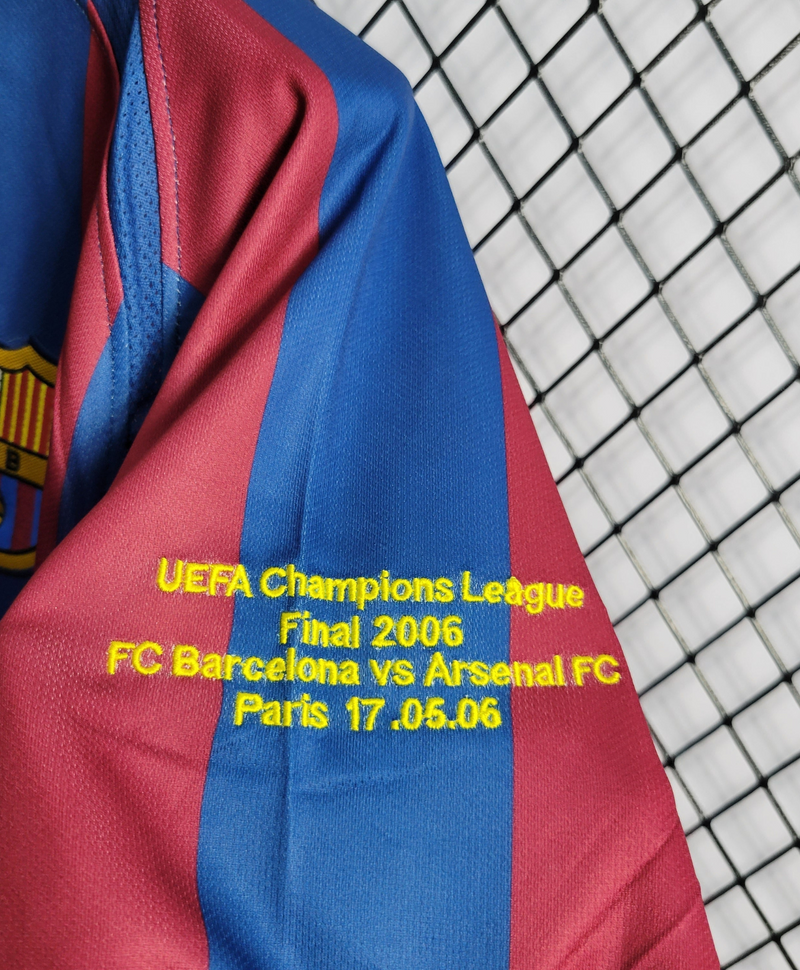 Camisa Barcelona Home 05/06 sn° Torcedor Masculina - Versão Retrô