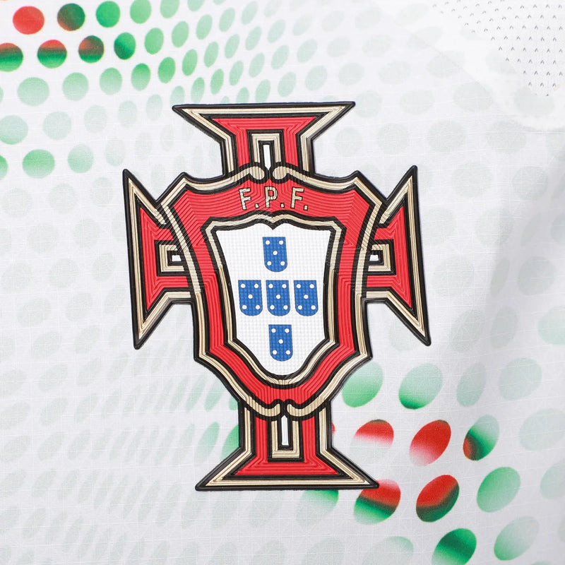 camisa-portugal-branca-cr7-ii-torcedor-25-26-puma-escudo